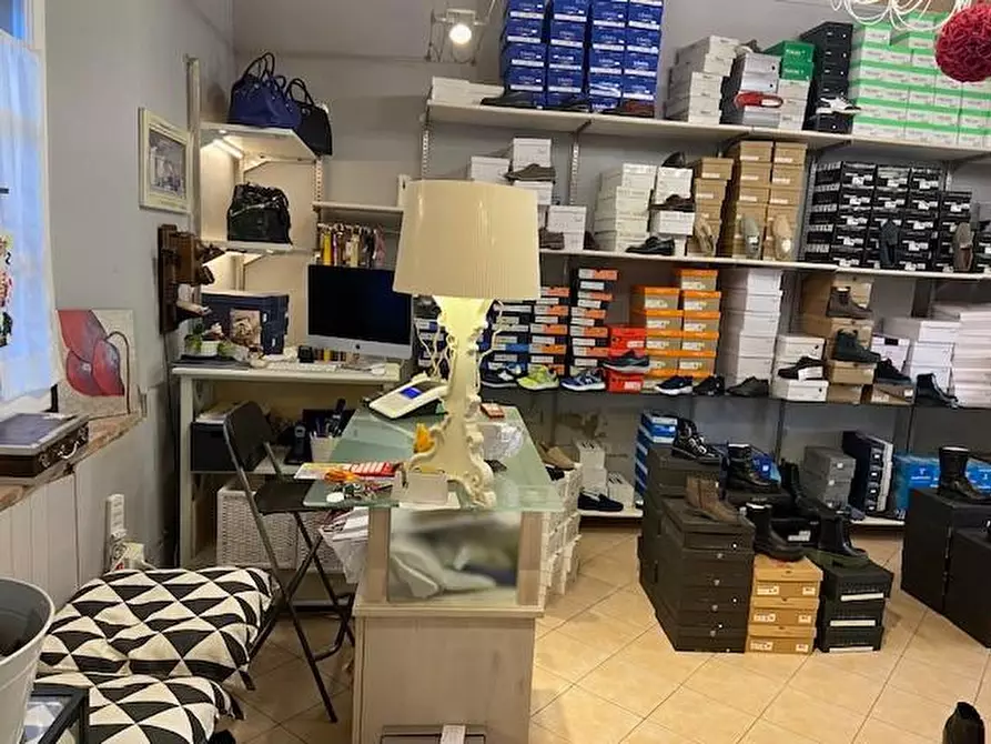 Immagine 4 di Attività commerciale in vendita  a Rosignano Marittimo