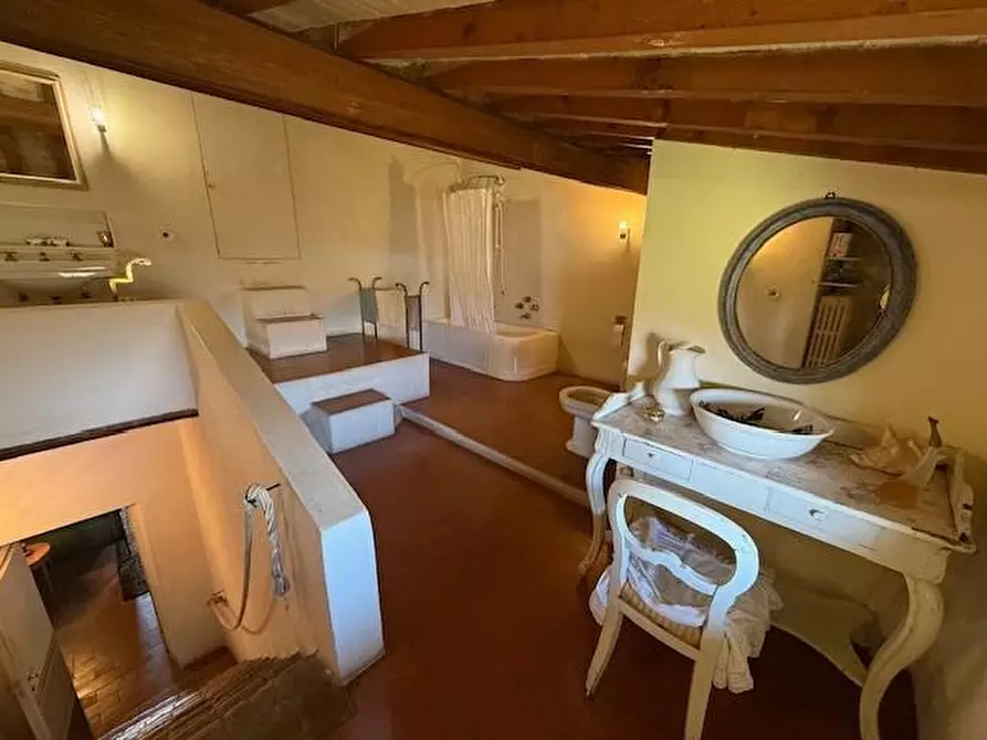 Immagine 52 di Villa in vendita  a Fucecchio