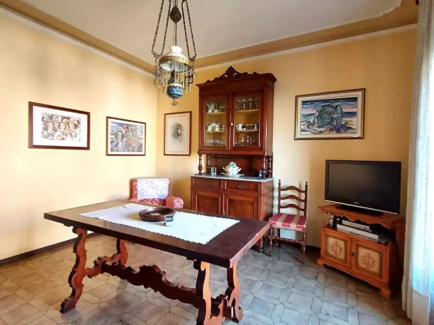 Immagine 7 di Villa in vendita  a Lucca