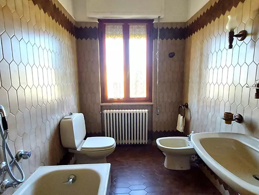 Immagine 17 di Villa in vendita  a Lucca