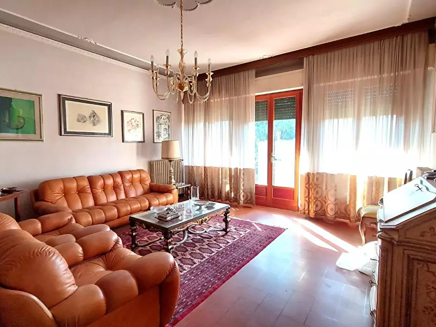 Immagine 8 di Villa in vendita  a Lucca