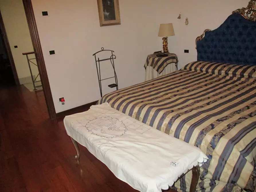 Immagine 12 di Villa in vendita  a Viareggio