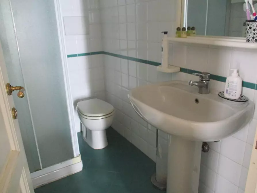 Immagine 7 di Villa in vendita  a Viareggio