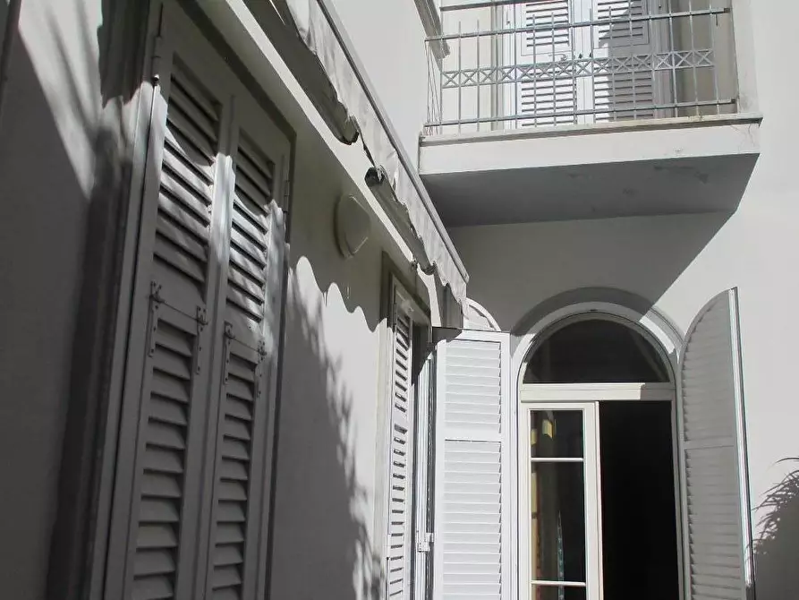 Immagine 9 di Villa in vendita  a Viareggio