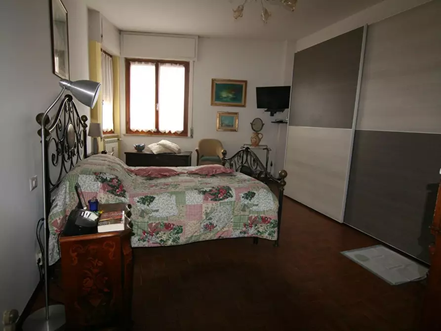 Immagine 11 di Appartamento in vendita  a Carrara