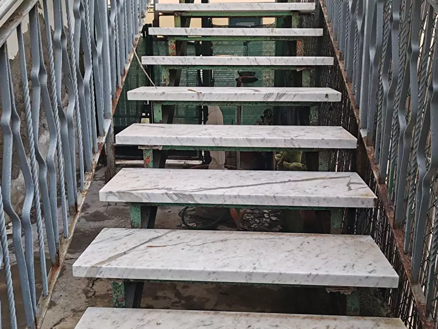 Immagine 1 di Appartamento in vendita  a Massa