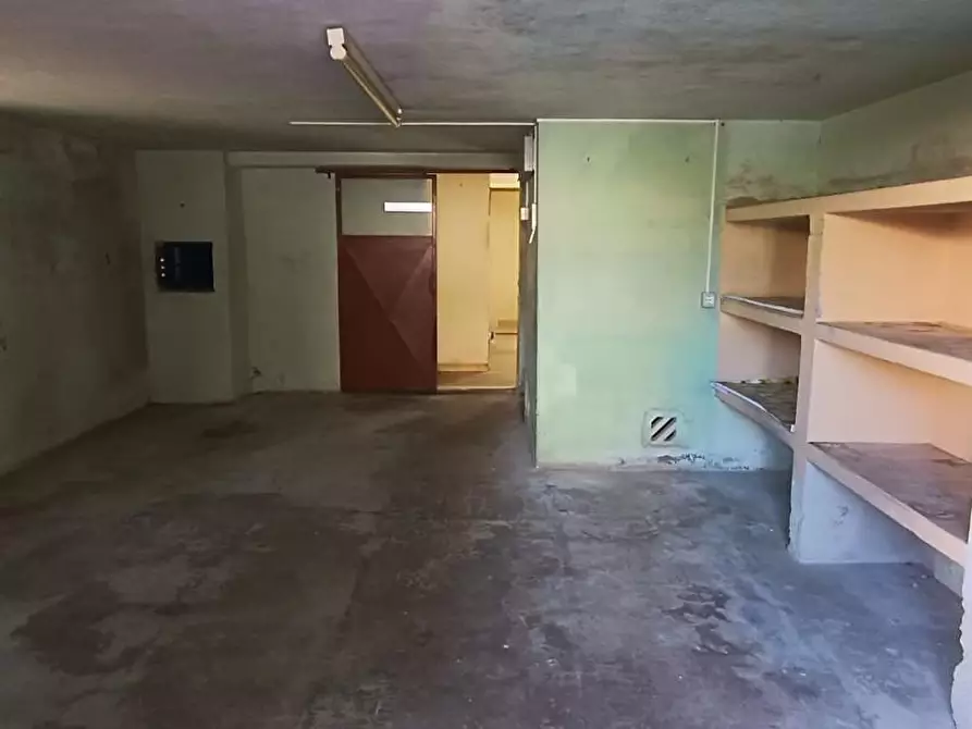Immagine 37 di Villa in vendita  a Cascina
