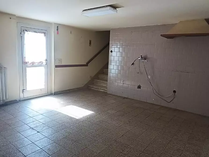 Immagine 38 di Villa in vendita  a Cascina