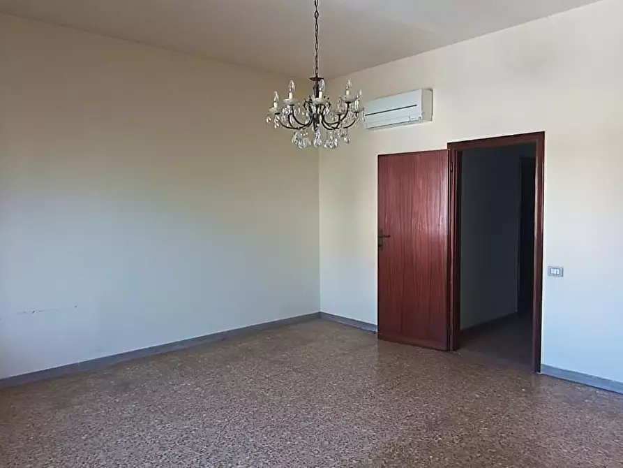 Immagine 1 di Villa in vendita  a Cascina