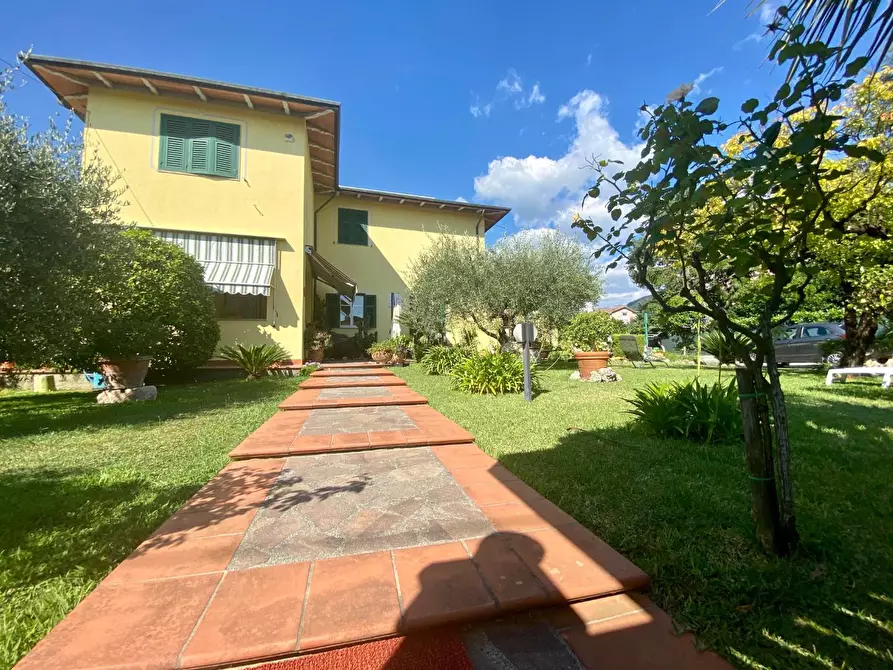 Immagine 3 di Casa bifamiliare in vendita  a Ortonovo