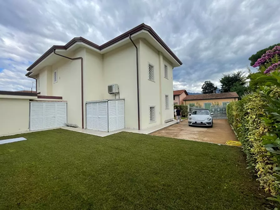 Immagine 3 di Casa bifamiliare in vendita  a Pietrasanta