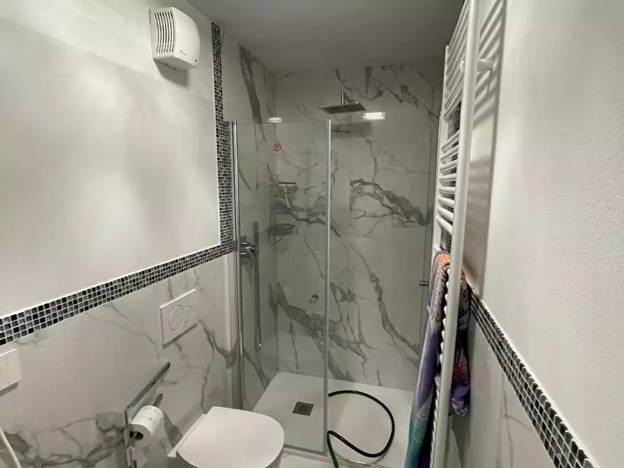 Immagine 8 di Casa bifamiliare in vendita  a Pietrasanta