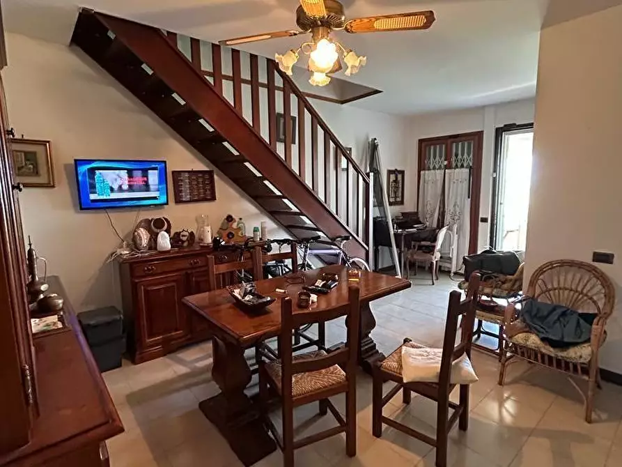 Immagine 2 di Appartamento in vendita  a Ortonovo