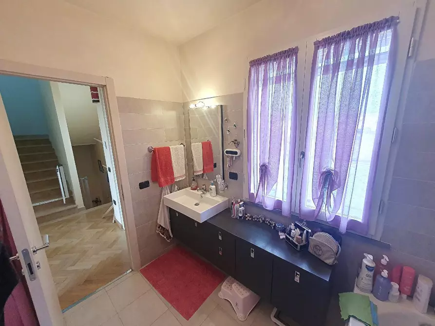 Immagine 38 di Villetta a schiera in vendita  a Lucca