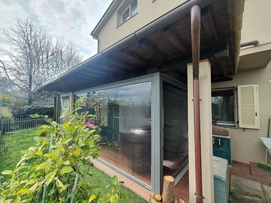 Immagine 13 di Villetta a schiera in vendita  a Lucca