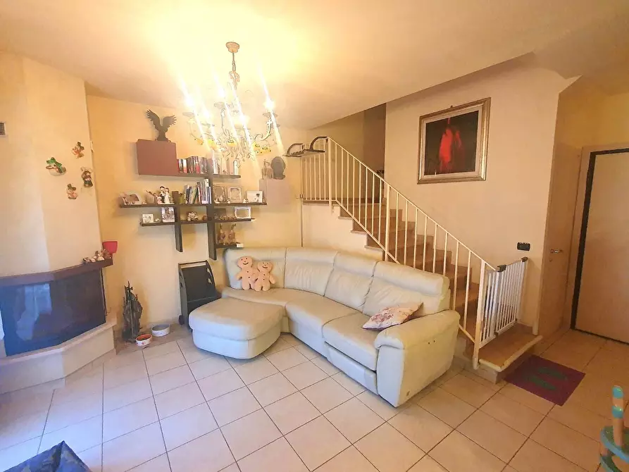 Immagine 2 di Villetta a schiera in vendita  a Lucca