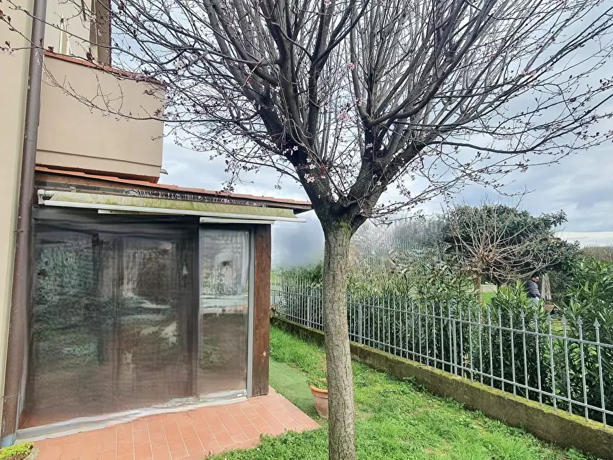 Immagine 14 di Villetta a schiera in vendita  a Lucca