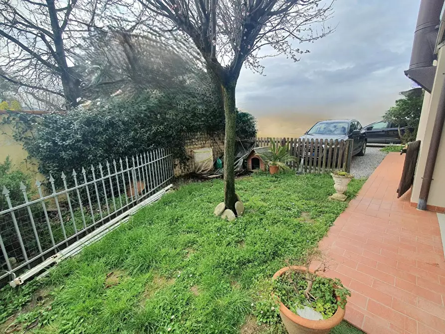 Immagine 15 di Villetta a schiera in vendita  a Lucca