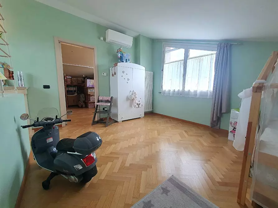 Immagine 49 di Villetta a schiera in vendita  a Lucca