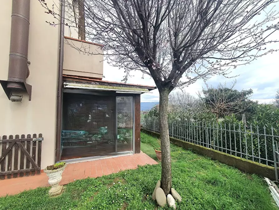 Immagine 16 di Villetta a schiera in vendita  a Lucca