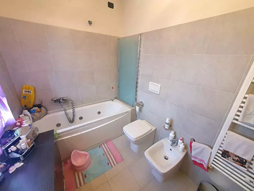 Immagine 37 di Villetta a schiera in vendita  a Lucca