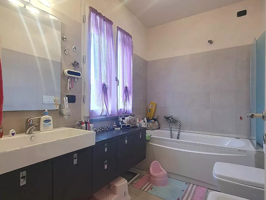 Immagine 36 di Villetta a schiera in vendita  a Lucca