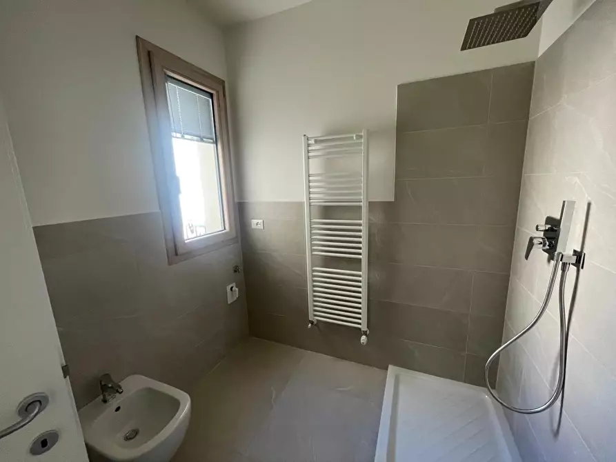 Immagine 21 di Appartamento in vendita  a Massa