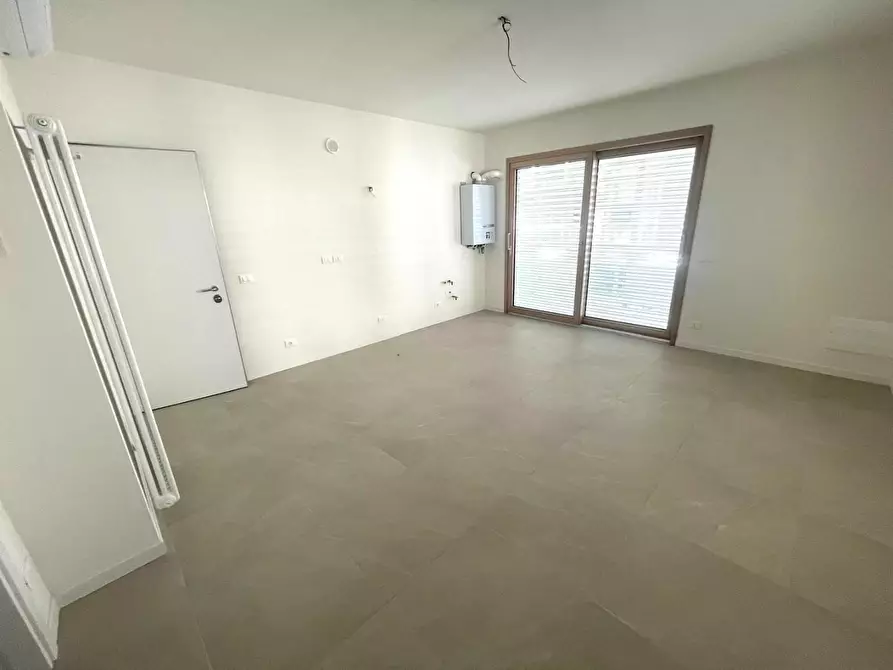 Immagine 2 di Appartamento in vendita  a Massa