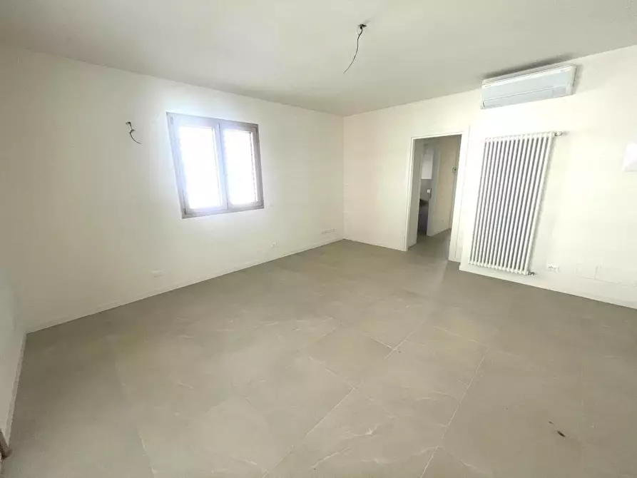 Immagine 15 di Appartamento in vendita  a Massa