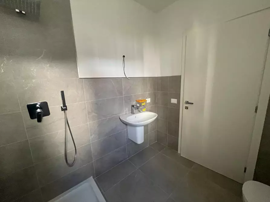 Immagine 21 di Appartamento in vendita  a Massa