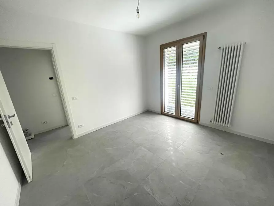 Immagine 11 di Appartamento in vendita  a Massa