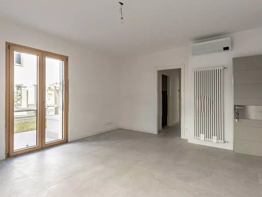 Immagine 3 di Appartamento in vendita  a Massa