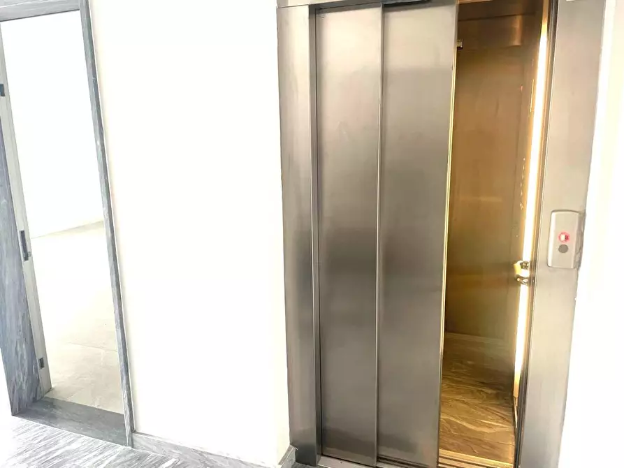 Immagine 32 di Appartamento in vendita  a Massa