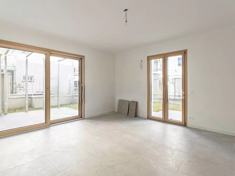 Immagine 2 di Appartamento in vendita  a Massa