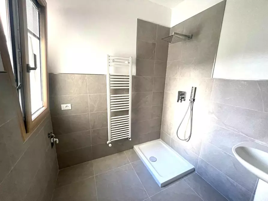 Immagine 30 di Appartamento in vendita  a Massa