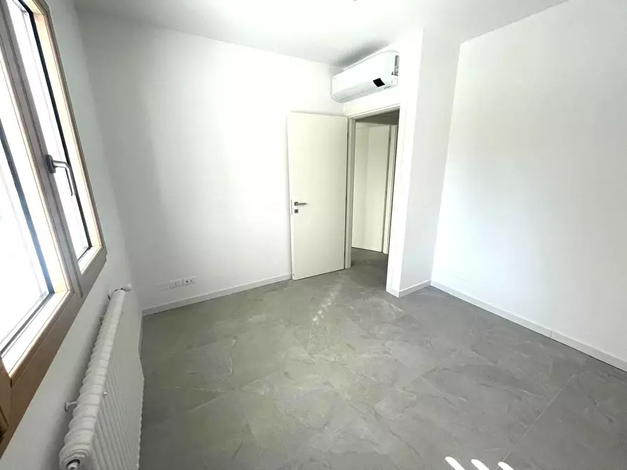 Immagine 28 di Appartamento in vendita  a Massa