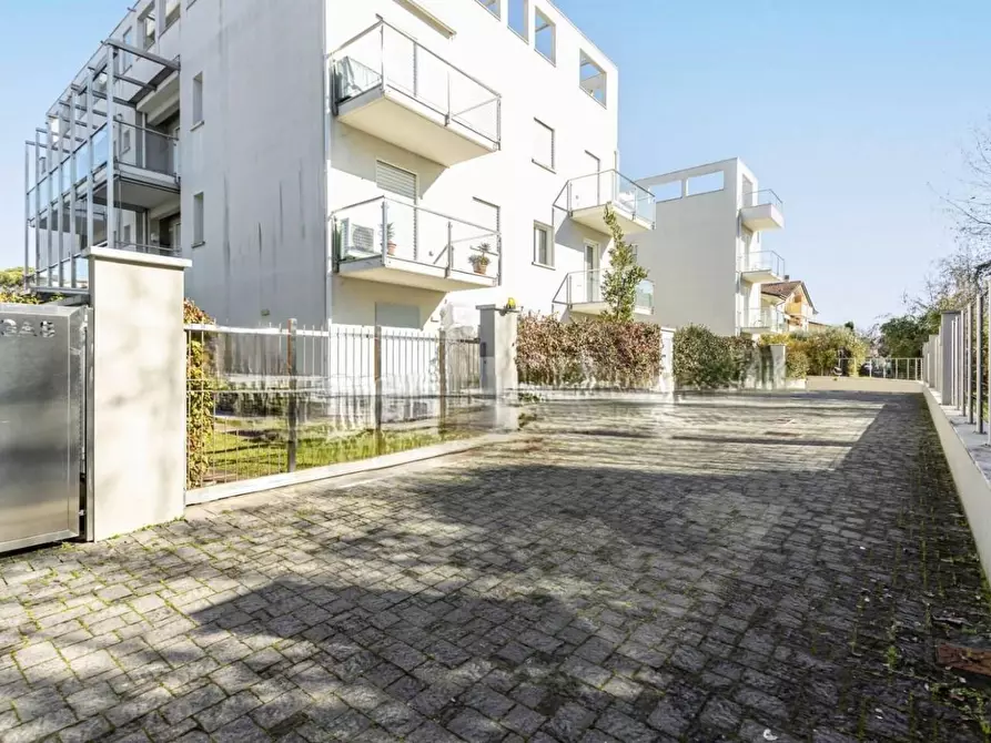 Immagine 8 di Mansarda in vendita  a Massa