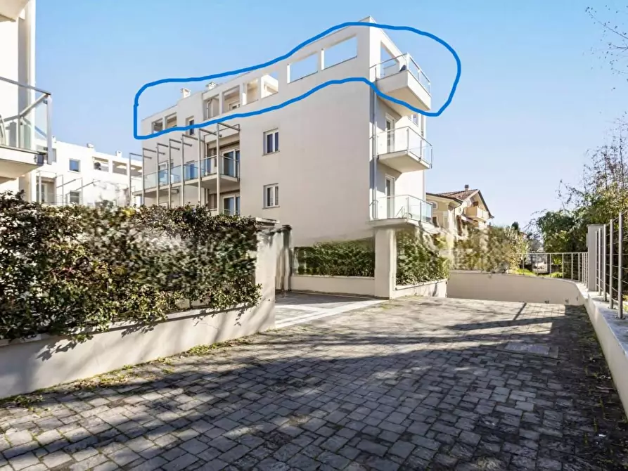 Immagine 7 di Mansarda in vendita  a Massa