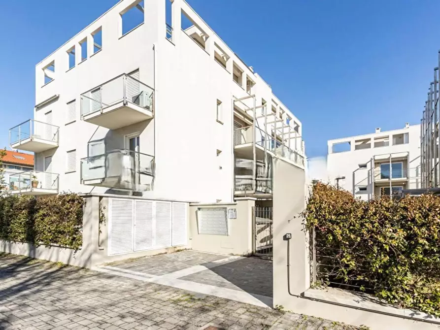 Immagine 9 di Mansarda in vendita  a Massa