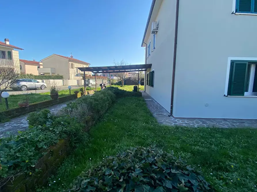 Immagine 3 di Villa in vendita  a San Giuliano Terme