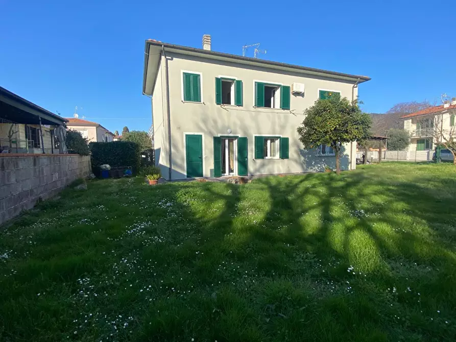 Immagine 4 di Villa in vendita  a San Giuliano Terme