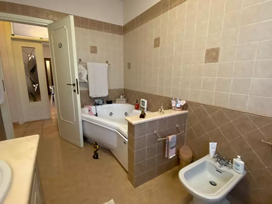 Immagine 14 di Villa in vendita  a San Giuliano Terme