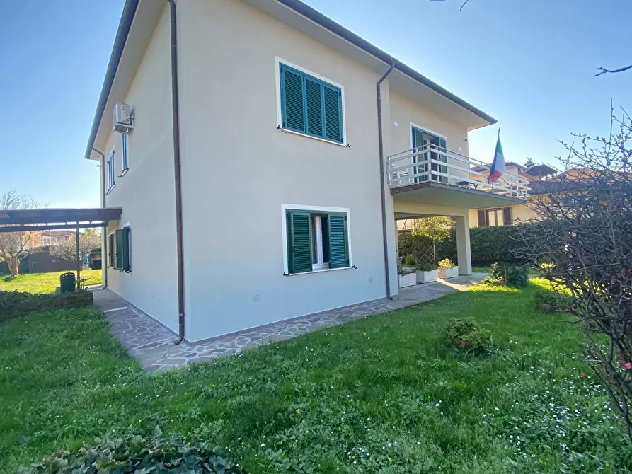 Immagine 1 di Villa in vendita  a San Giuliano Terme
