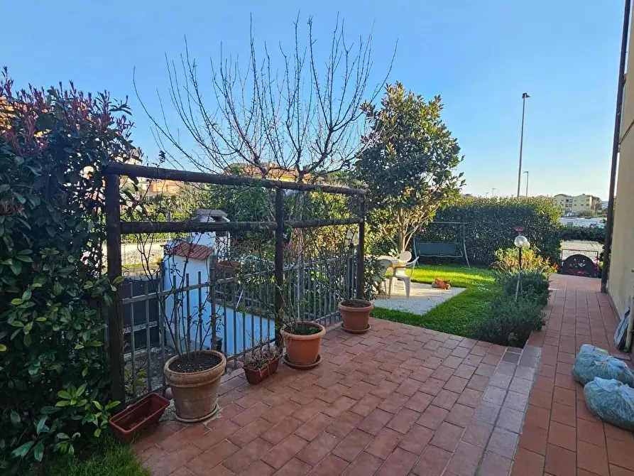 Immagine 8 di Casa bifamiliare in vendita  a Collesalvetti