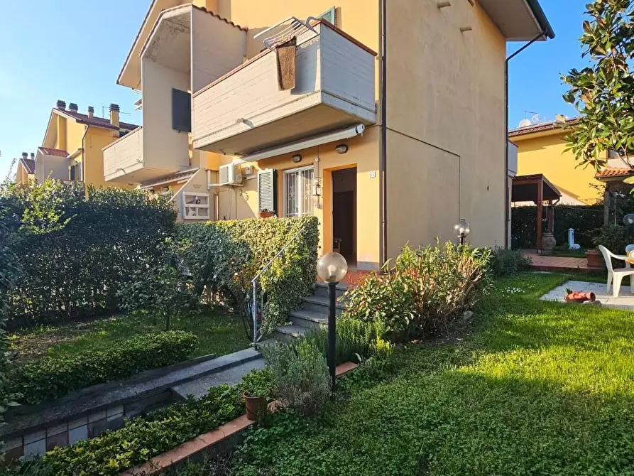 Immagine 6 di Casa bifamiliare in vendita  a Collesalvetti