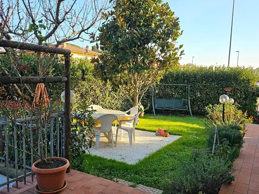 Immagine 11 di Casa bifamiliare in vendita  a Collesalvetti