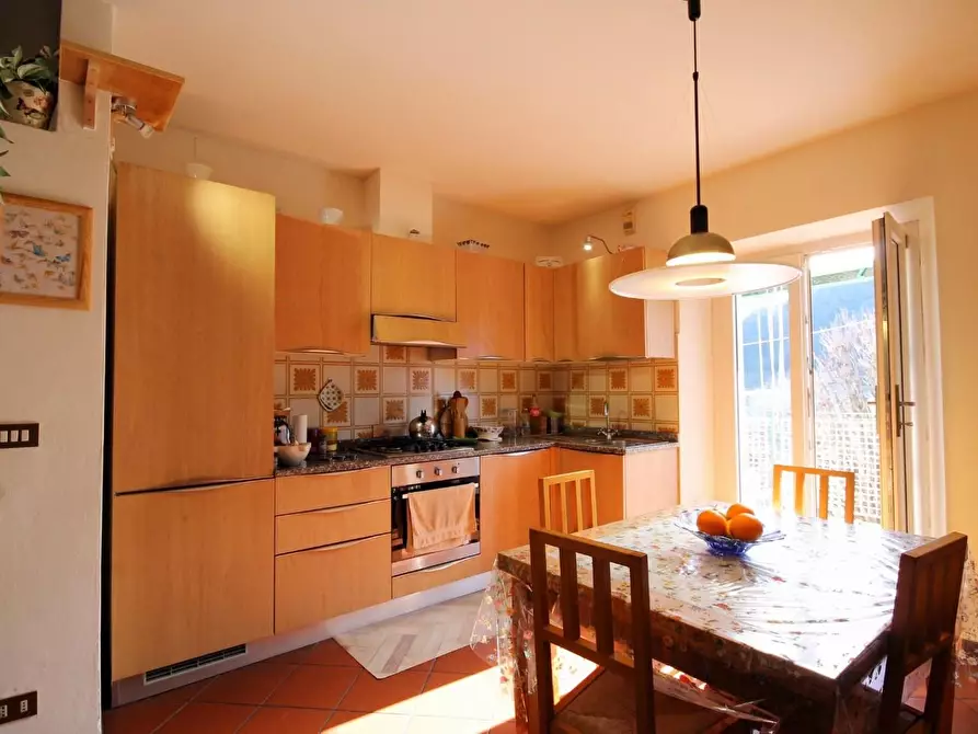 Immagine 4 di Appartamento in vendita  a Lucca