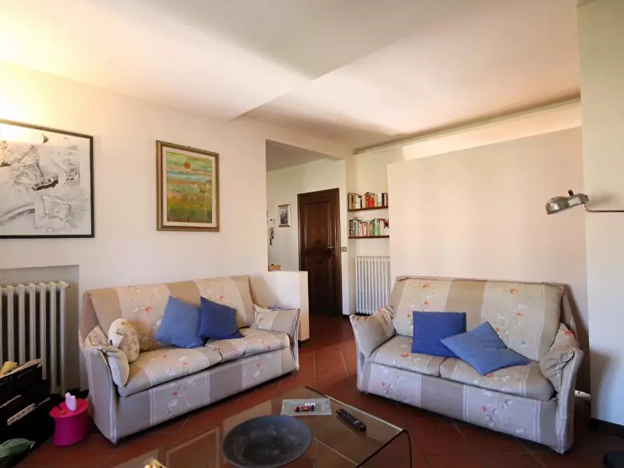 Immagine 2 di Appartamento in vendita  a Lucca