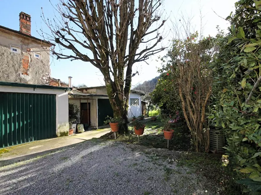 Immagine 18 di Appartamento in vendita  a Lucca