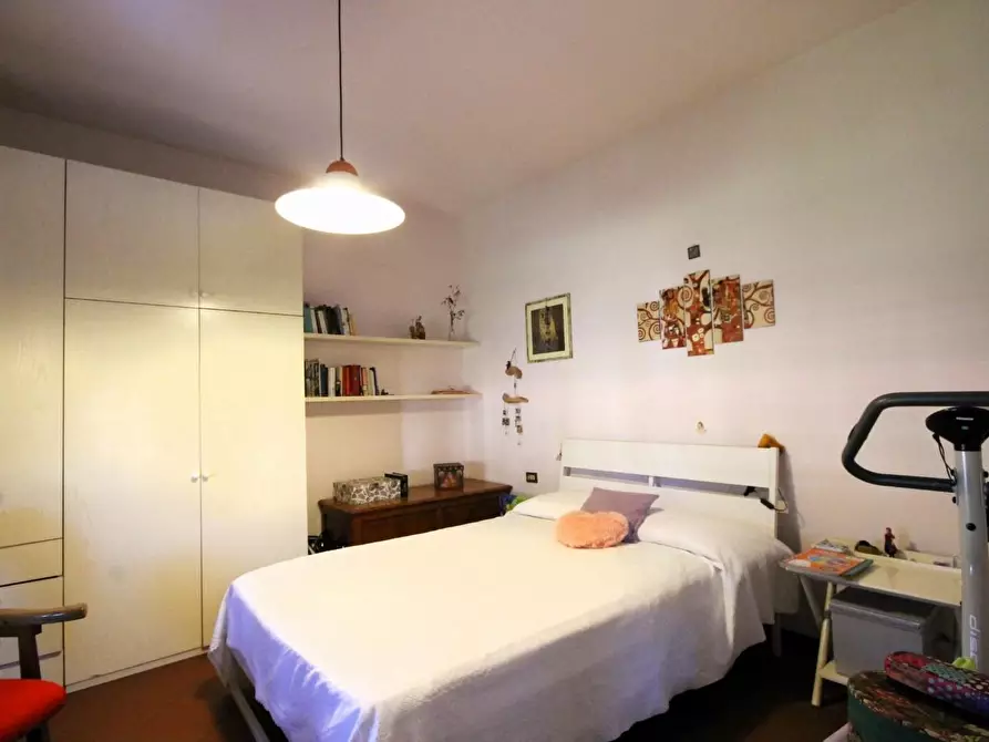 Immagine 11 di Appartamento in vendita  a Lucca